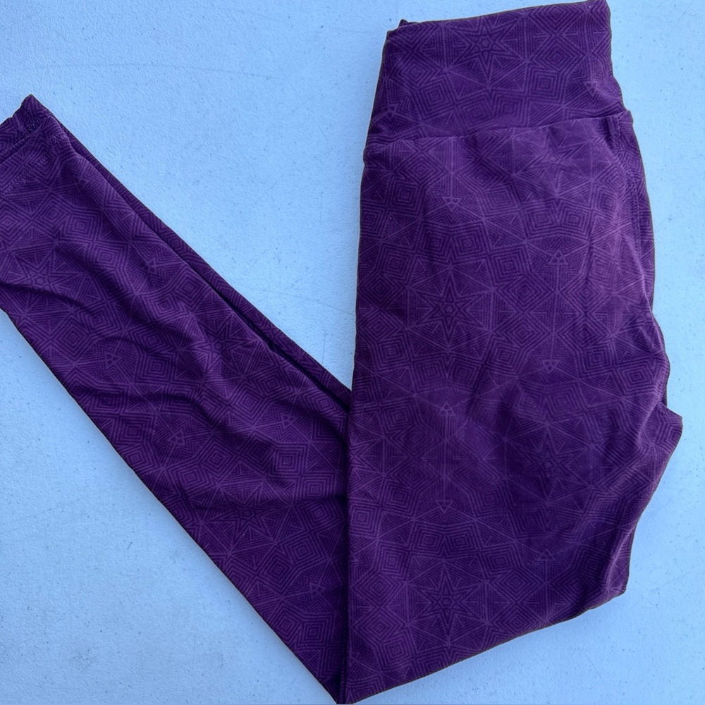 NWOT LuLaRoe OS One Size Purple Geometric Leggings